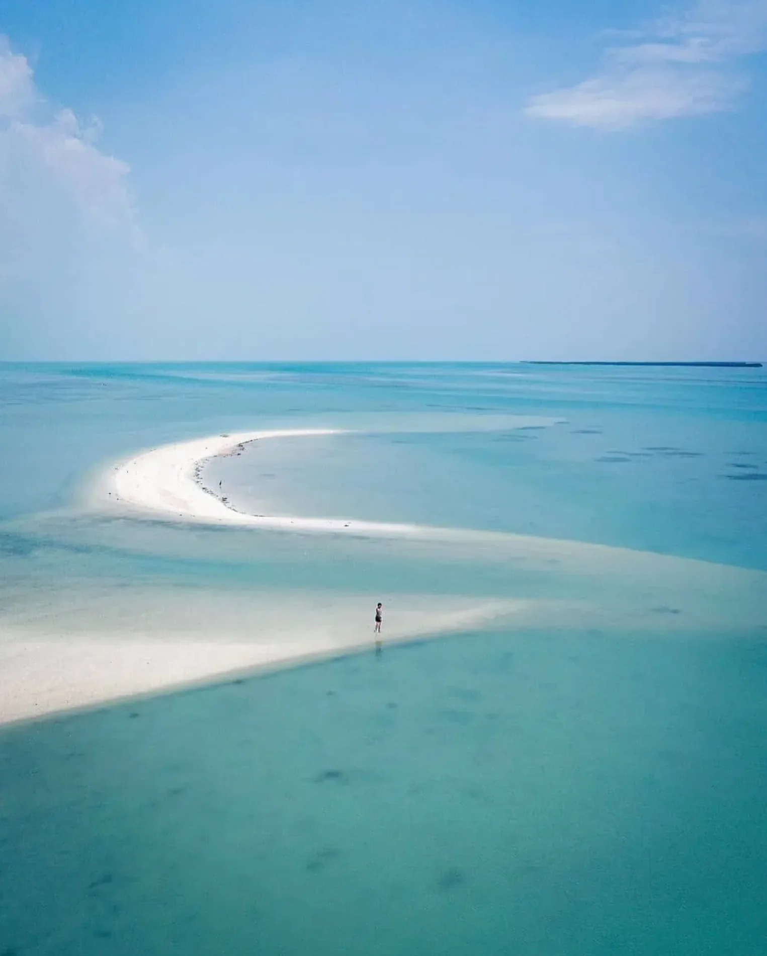 A crescent-shaped sandbar in the Campeche region